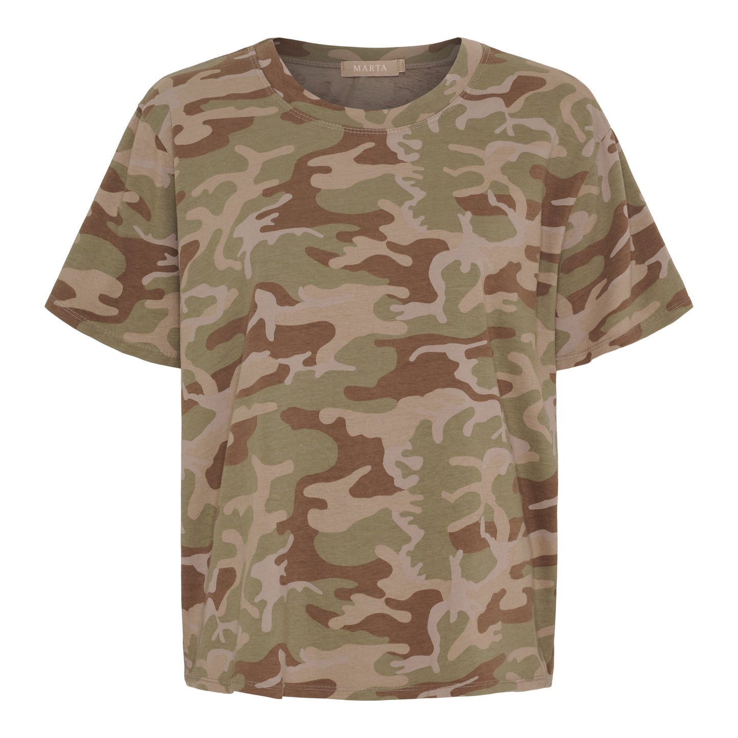 Marta du Château Estrid Army T-shirt: grøn, brun og beige camouflage, korte ærmer, ensfarvet baggrund.
