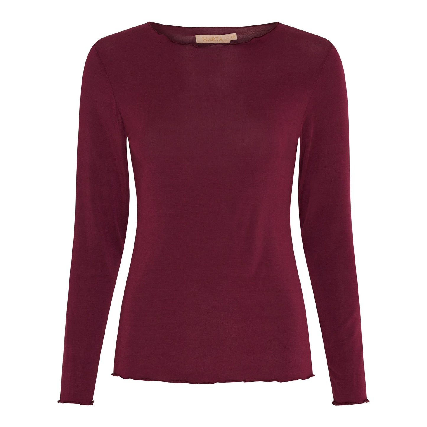 Leonora Bordeaux – tætsiddende langærmet damet-shirt fra Marta du Château i blødt mikromodal med rund hals på hvid baggrund.