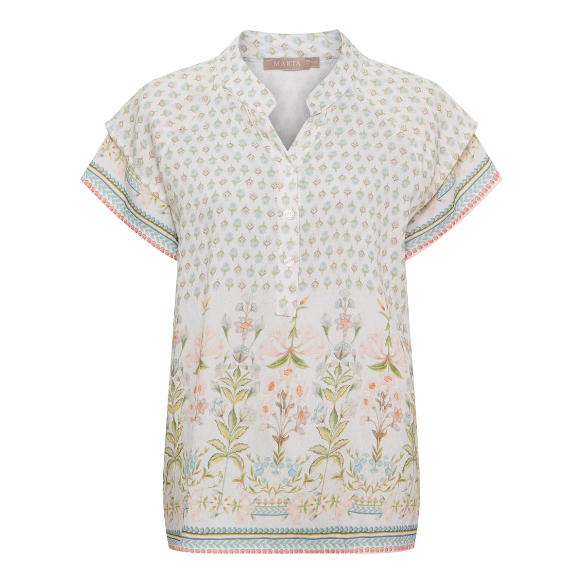 Stinna Grøn kortærmet bluse fra Marta du Château med blomster- og geometriske mønstre og knapper foran i bløde pastelfarver.
