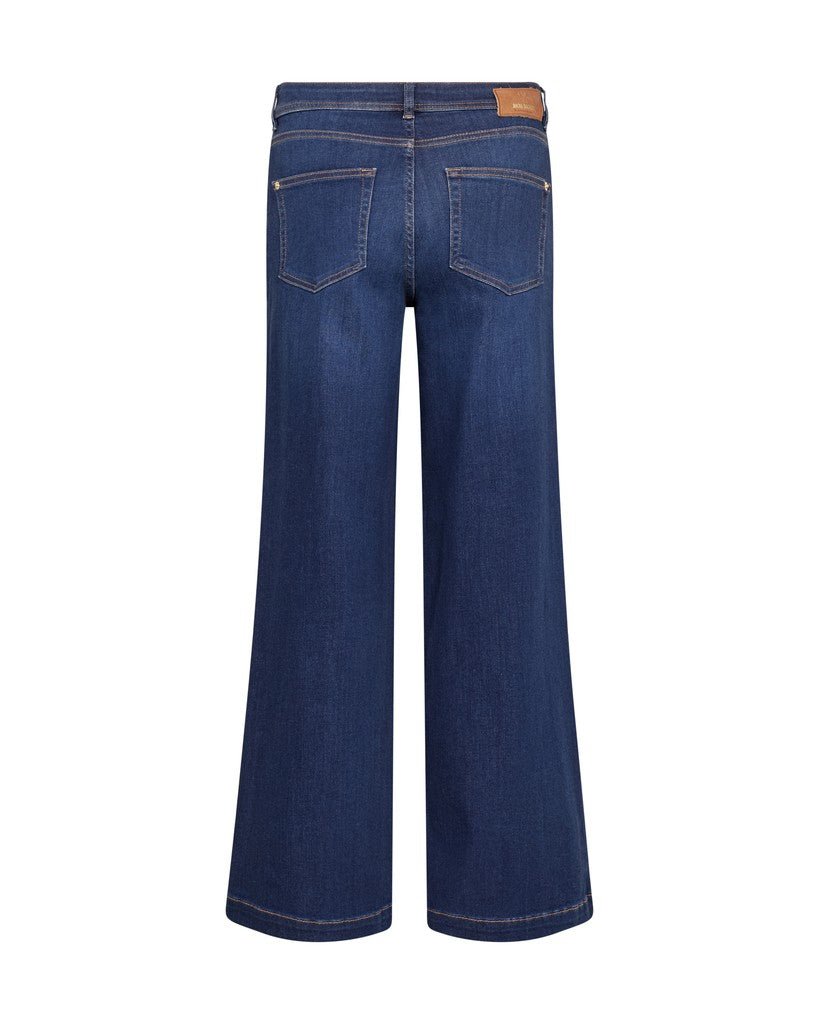 Bagfra-billede af MOS MOSH Dara Denim-jeans med brede ben, to baglommer og et brunt mærke på linningen.
