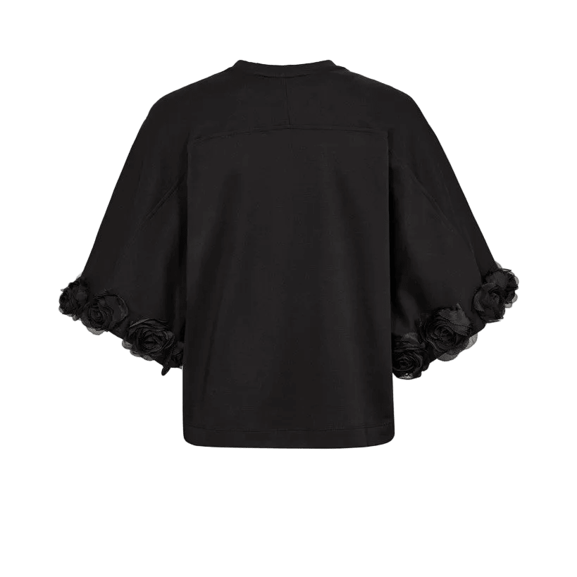 Sort MOS MOSH MMRosette T-shirt med korte ærmer og blomsterapplikationer ved sømmene.