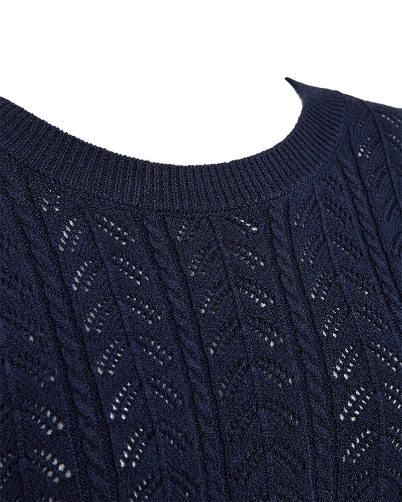 Strikbluse fra Freequent med hulmønster close up