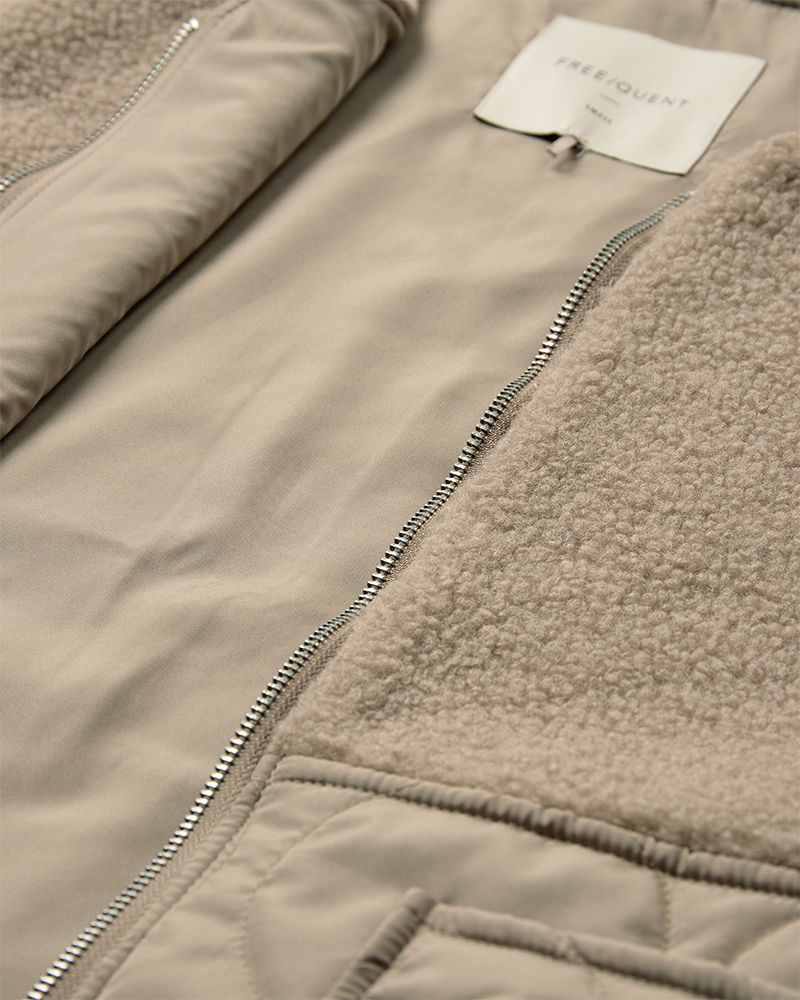 153791 | Freequent - Amra Lysebrun