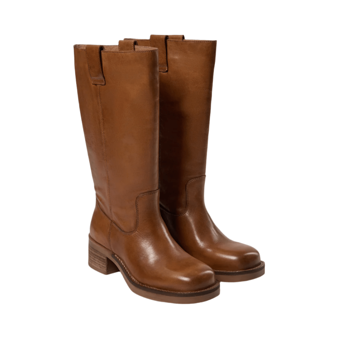 Tan PAVEMENT Anneli Camel læderstøvler, der går til midt på læggen, med blokhæl, rund tå og trækflapper i siden.