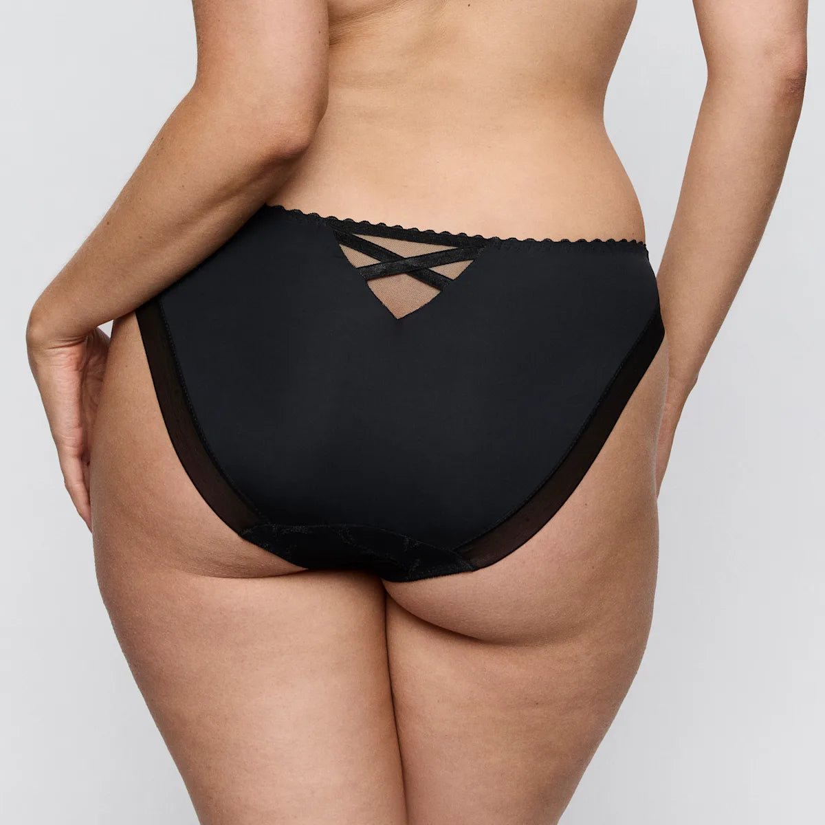 PrimaDonna SOLISSE ZWA – Sort trusse i bikini-stil med udskæring bagpå og krydsende stropper.