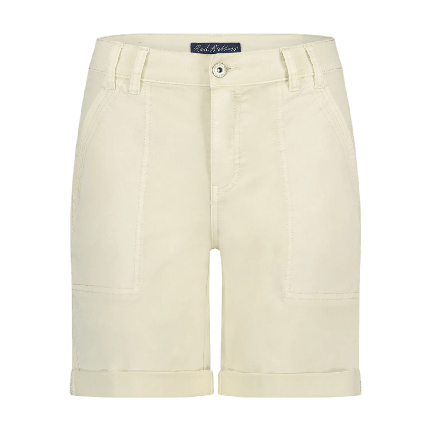 Forfra-billede af Red Button Joy Beige-shorts – knælange med opsmøgede ben, bæltestropper og påsatte lommer på hvid baggrund.
