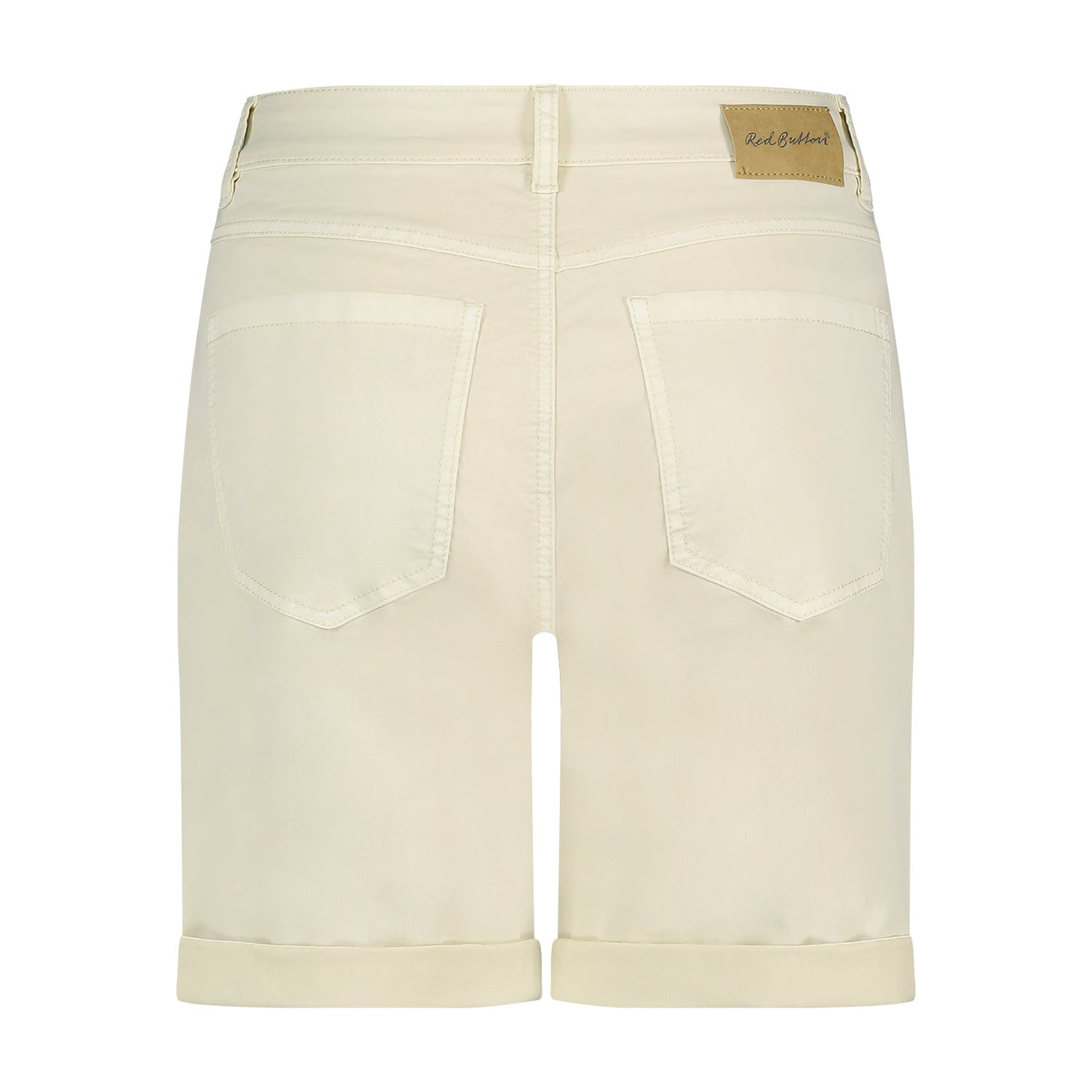 Bagsiden af de beige »Red Button Joy«-shorts 151164 med opsmøgede benkanter og to lommer, vist på hvid baggrund.