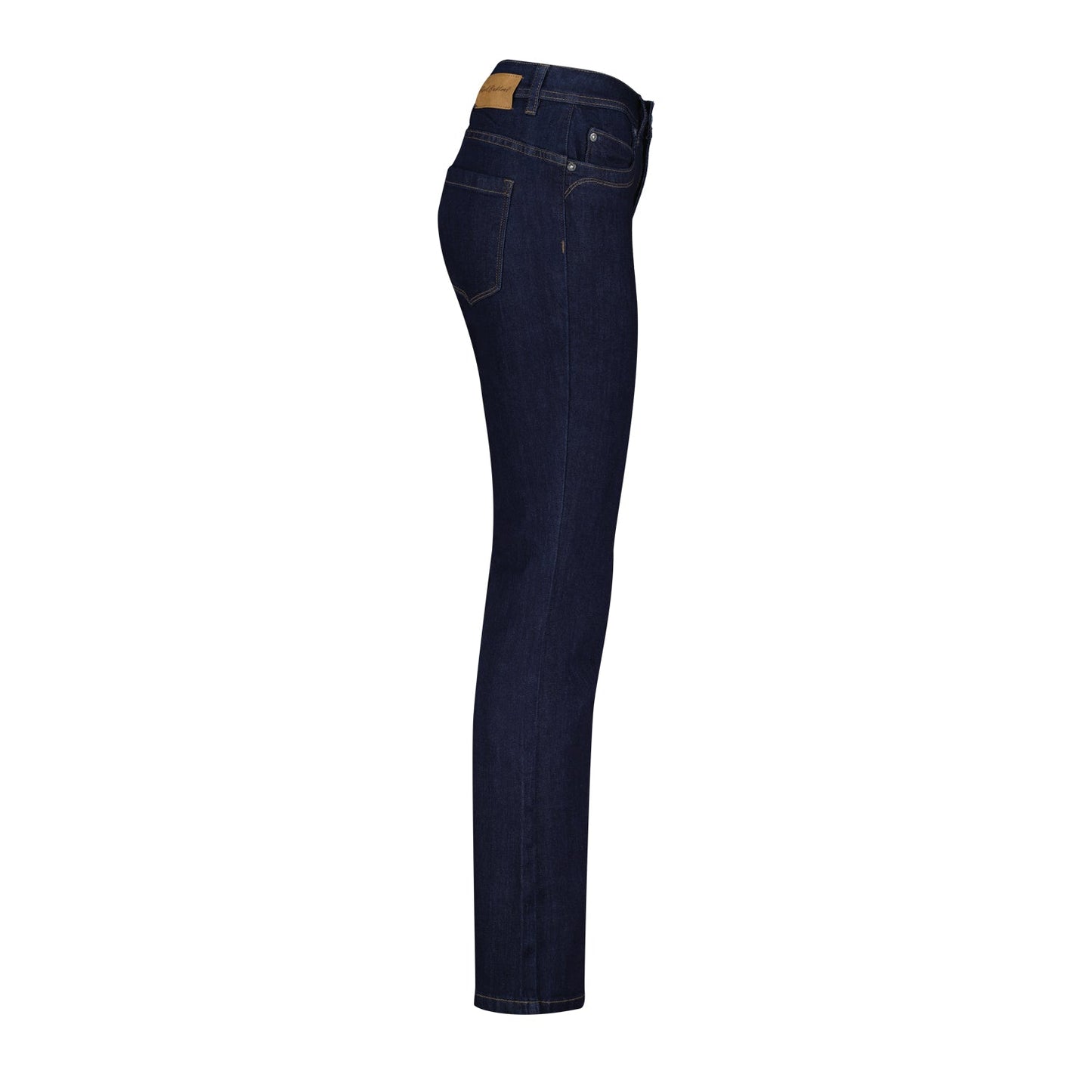 Set fra siden: Red Button Babette L-33 Denim, mørkeblå med baglomme og synlig mærkat med logo i taljen.