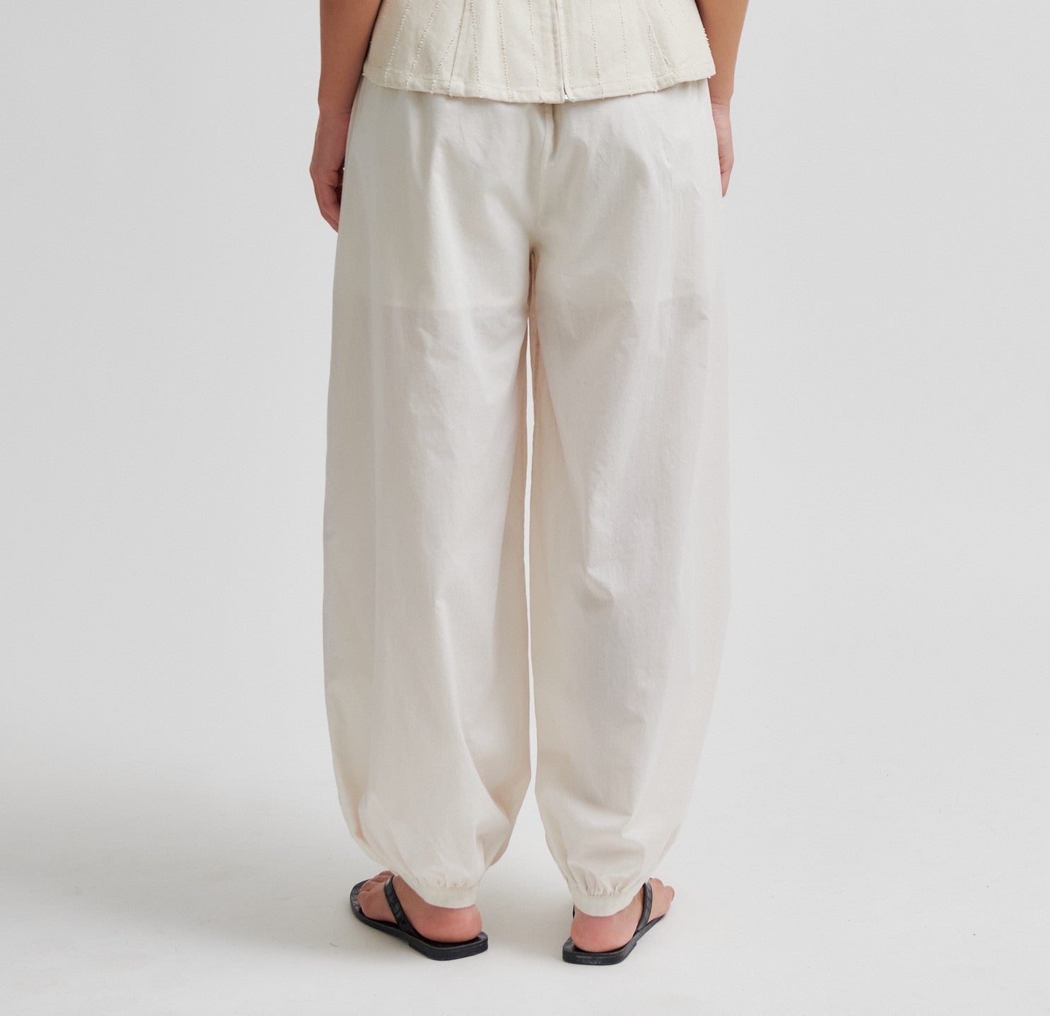 154638 | SECOND FEMALE - Avida Off white