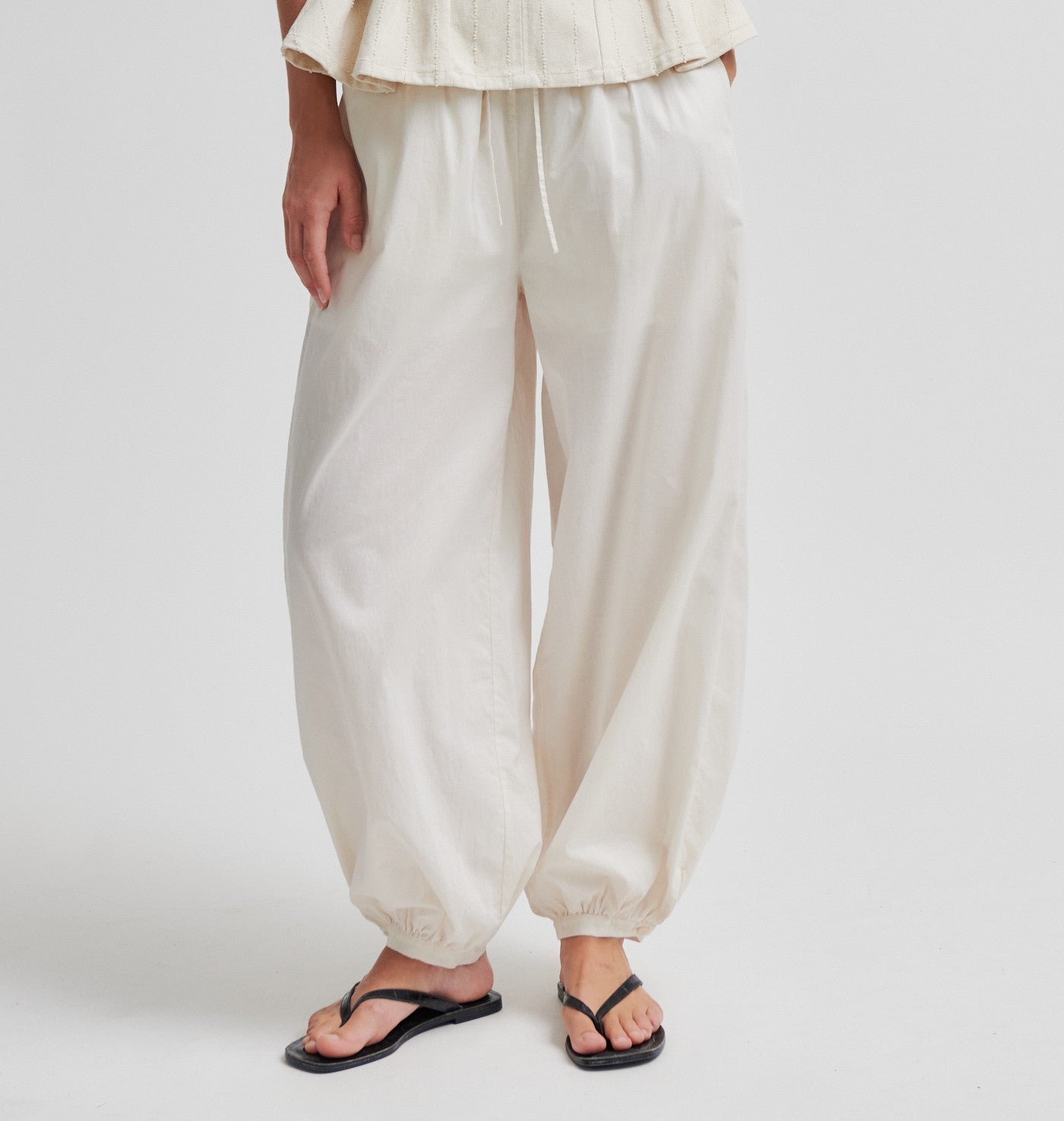 154638 | SECOND FEMALE - Avida Off white