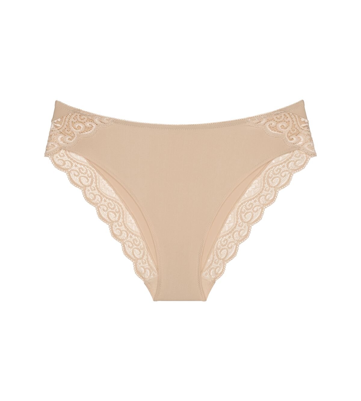 Triumph Amourette 0026 Pudder-tai-briefs med blonder i siderne, vist på hvid baggrund.