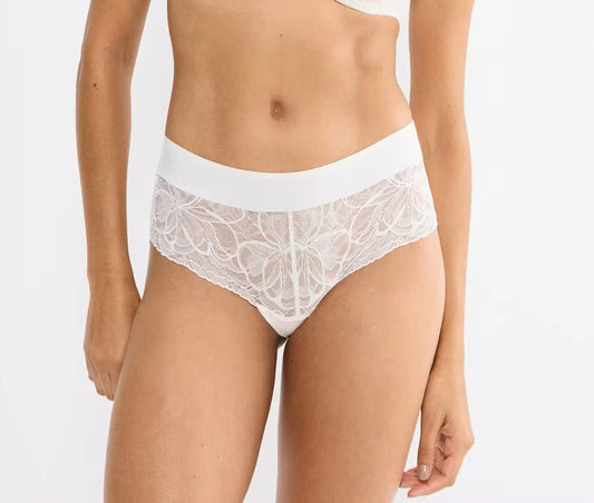  i Off white fra Triumph