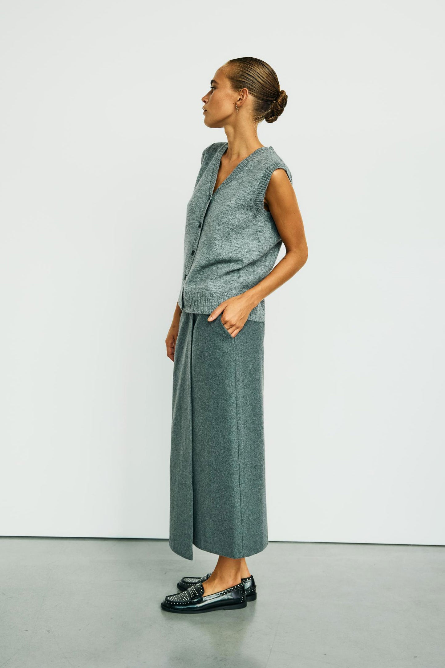 152127 | WithBlack - Lalva Grå