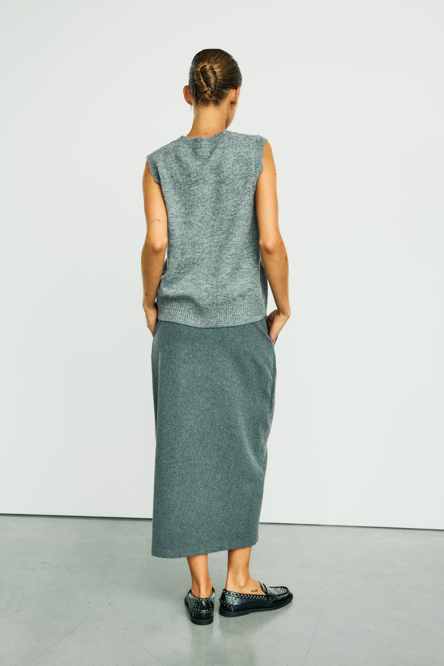 152127 | WithBlack - Lalva Grå