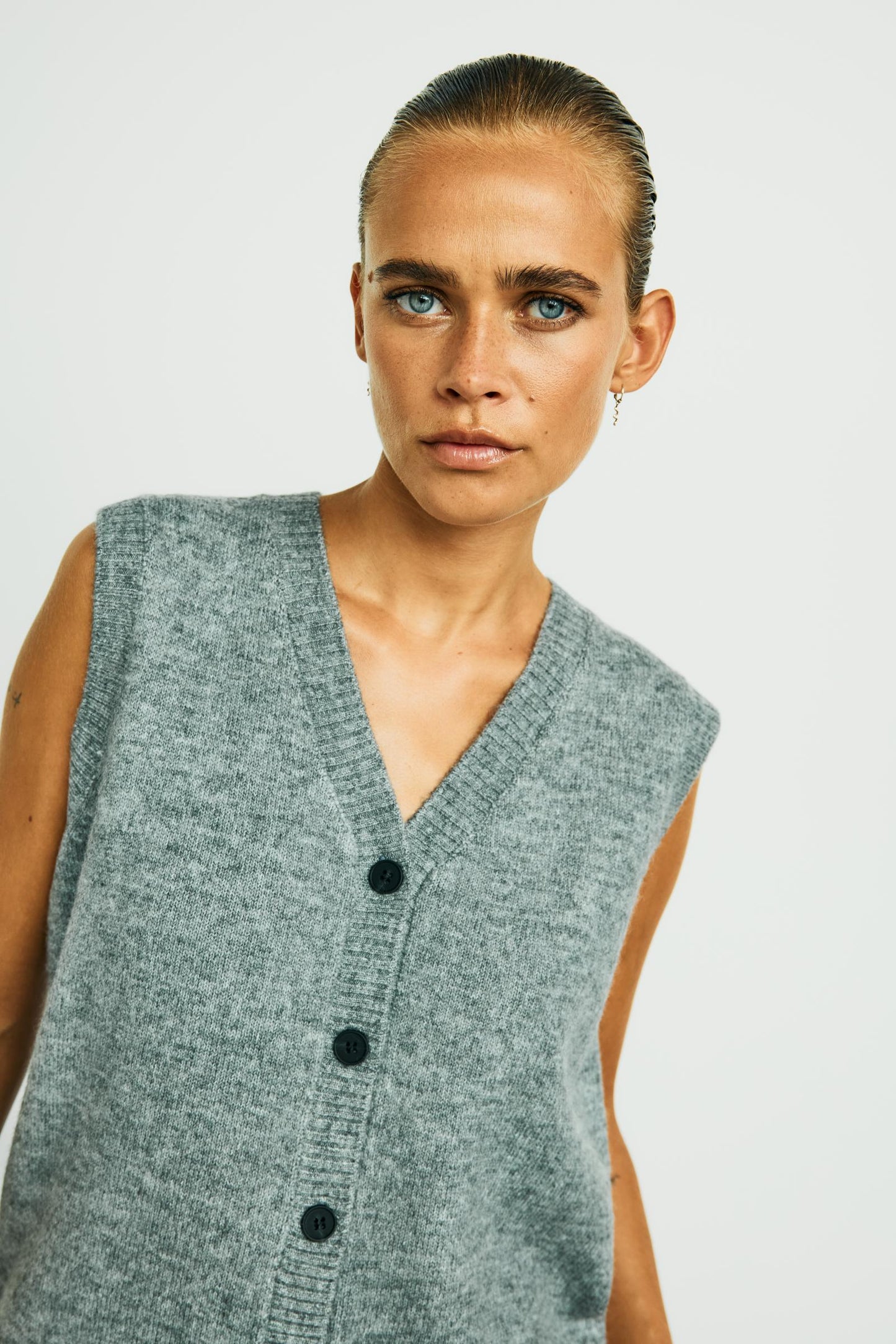 152127 | WithBlack - Lalva Grå