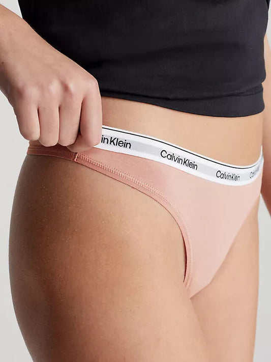 G-streng i Rosa. fra Calvin Klein