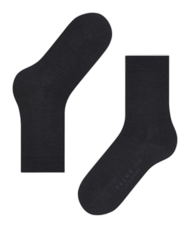 Der vises to par Falke Softmerino Dark Navy F-sokker – et billede set fra siden og et set ovenfra – på en hvid baggrund.