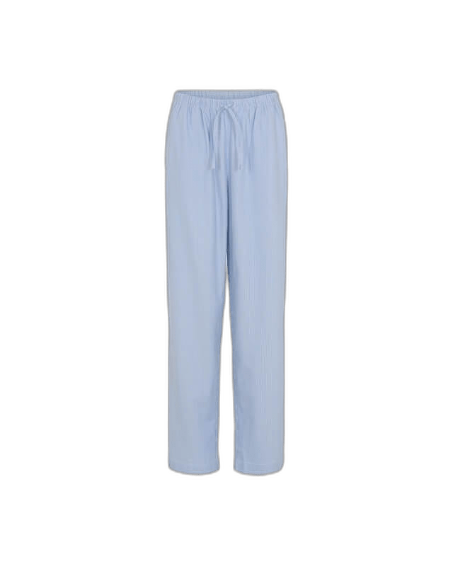 JBS of Denmark PJ Pant FSC Blå 142975 i lyseblå, med lige ben, vist på en ensfarvet hvid baggrund.