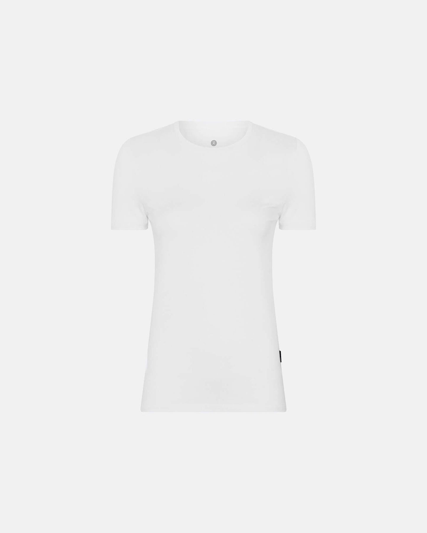 JBS of Denmark 143790 Slim Tee Bamboo Hvid, ensfarvet hvid T-shirt med korte ærmer og rund hals, set forfra på hvid baggrund.